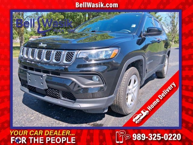 2024 Jeep Compass Latitude in Black — front three-quarter view