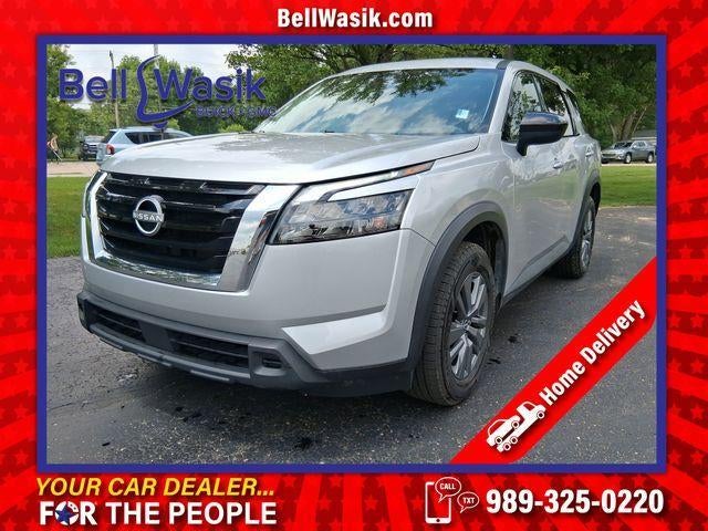 2024 Nissan Pathfinder S in Silver — front three-quarter view